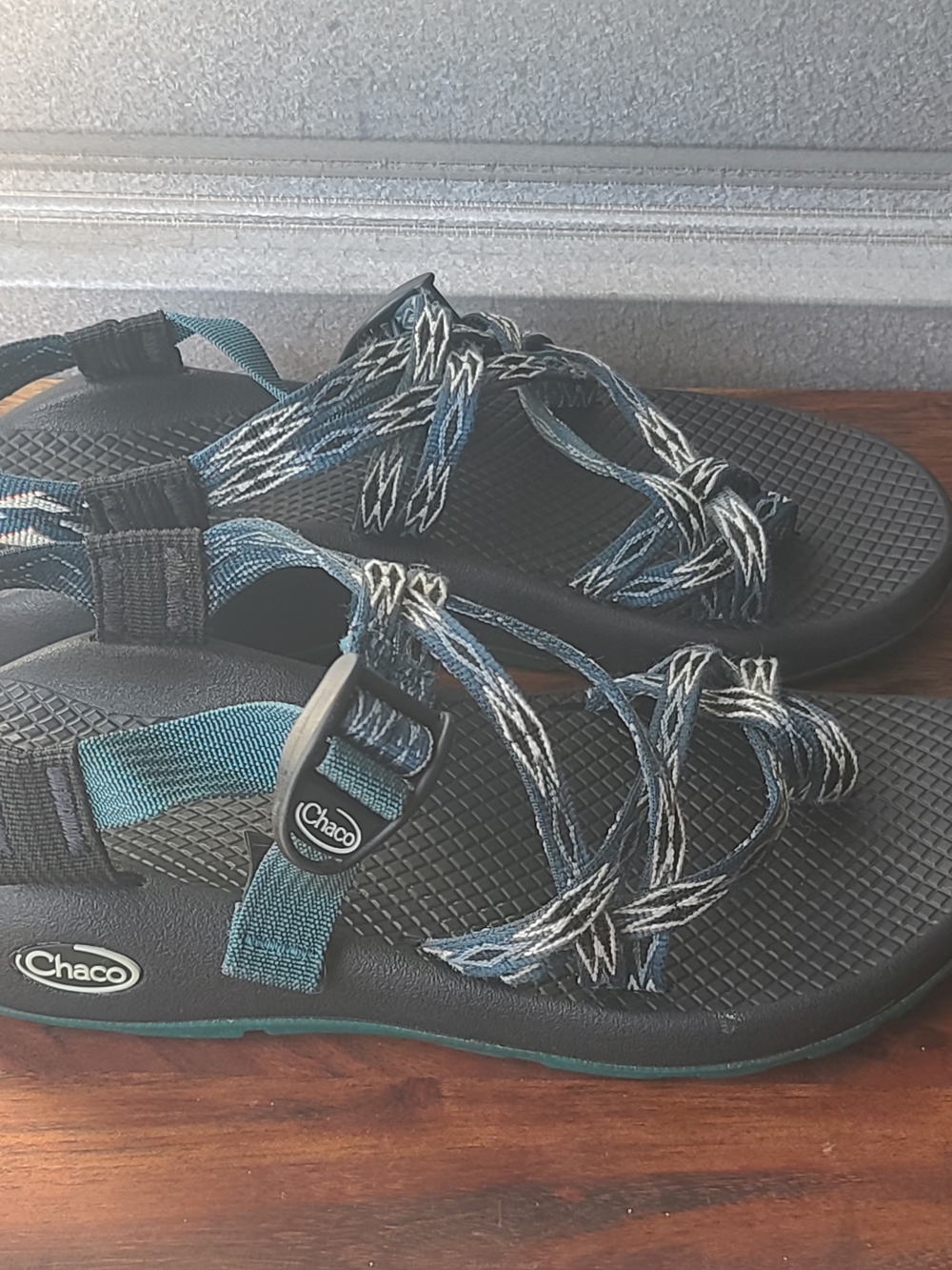 Chaco Z/Cloud Teal & Black Strappy Sandals W7